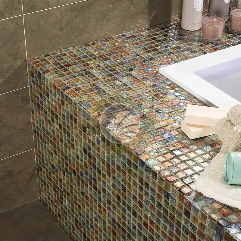 Mosaïque de verre dans une salle de bain pour une ambiance naturelle