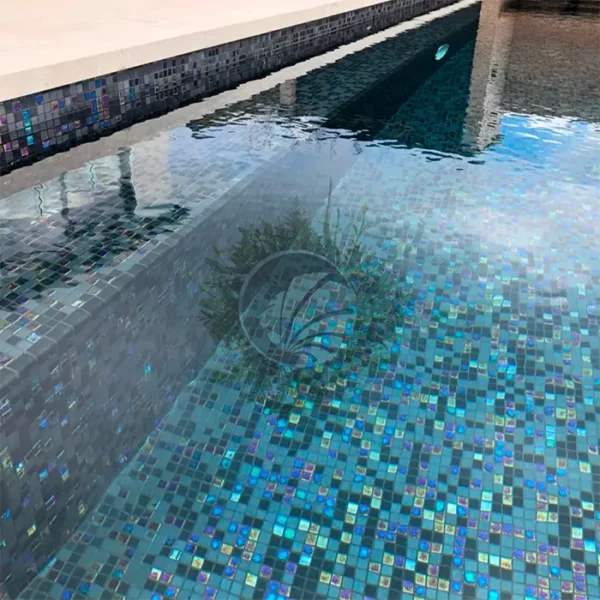 Pour un effet luxueux grâce à la mosaïque piscine nacrée