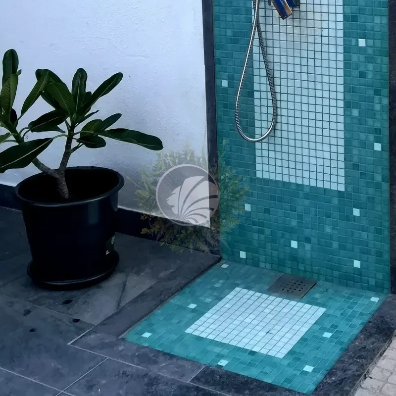 De l´originalité avec de la mosaïque pour douche italienne