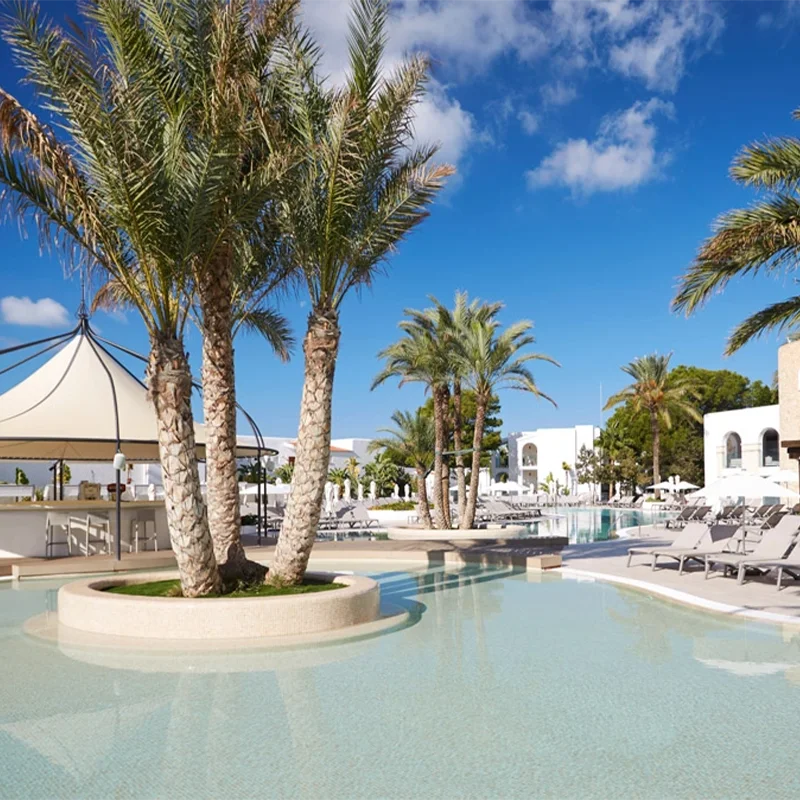 Une ambiance exceptionnelle avec de la mosaïque beige pour piscine