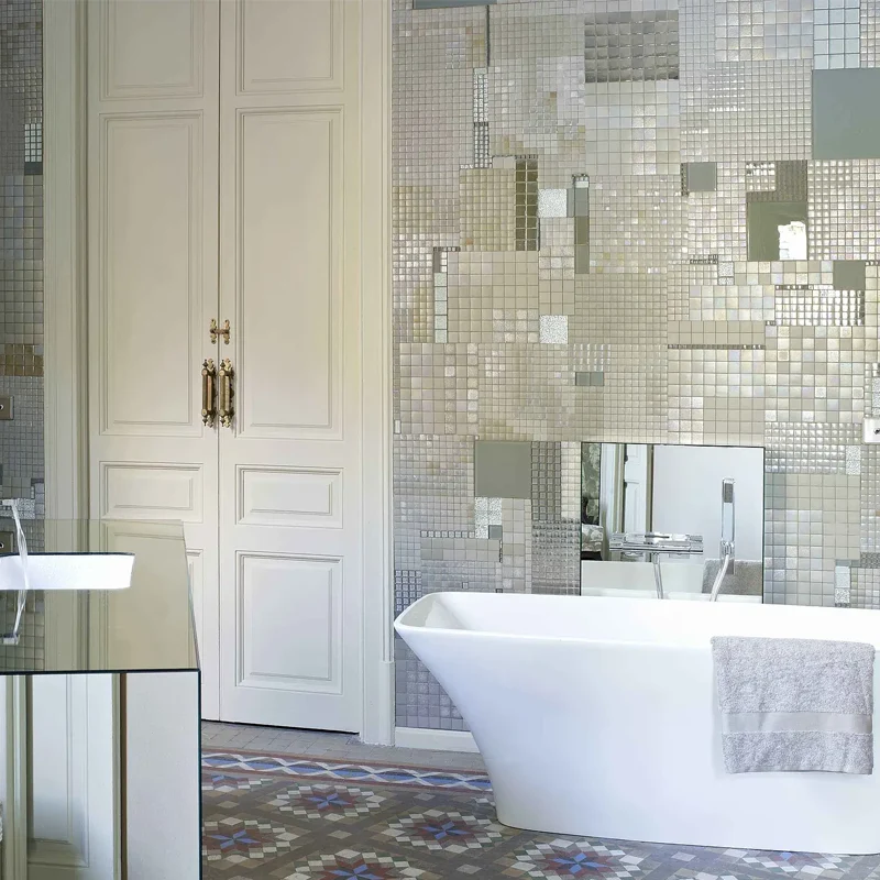 Originalité avec de la mosaïque en verre pour salle de bain